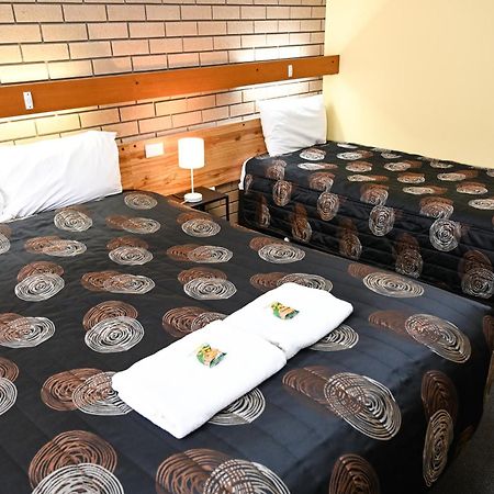 Holbrook Town Centre Motor Inn מראה חיצוני תמונה