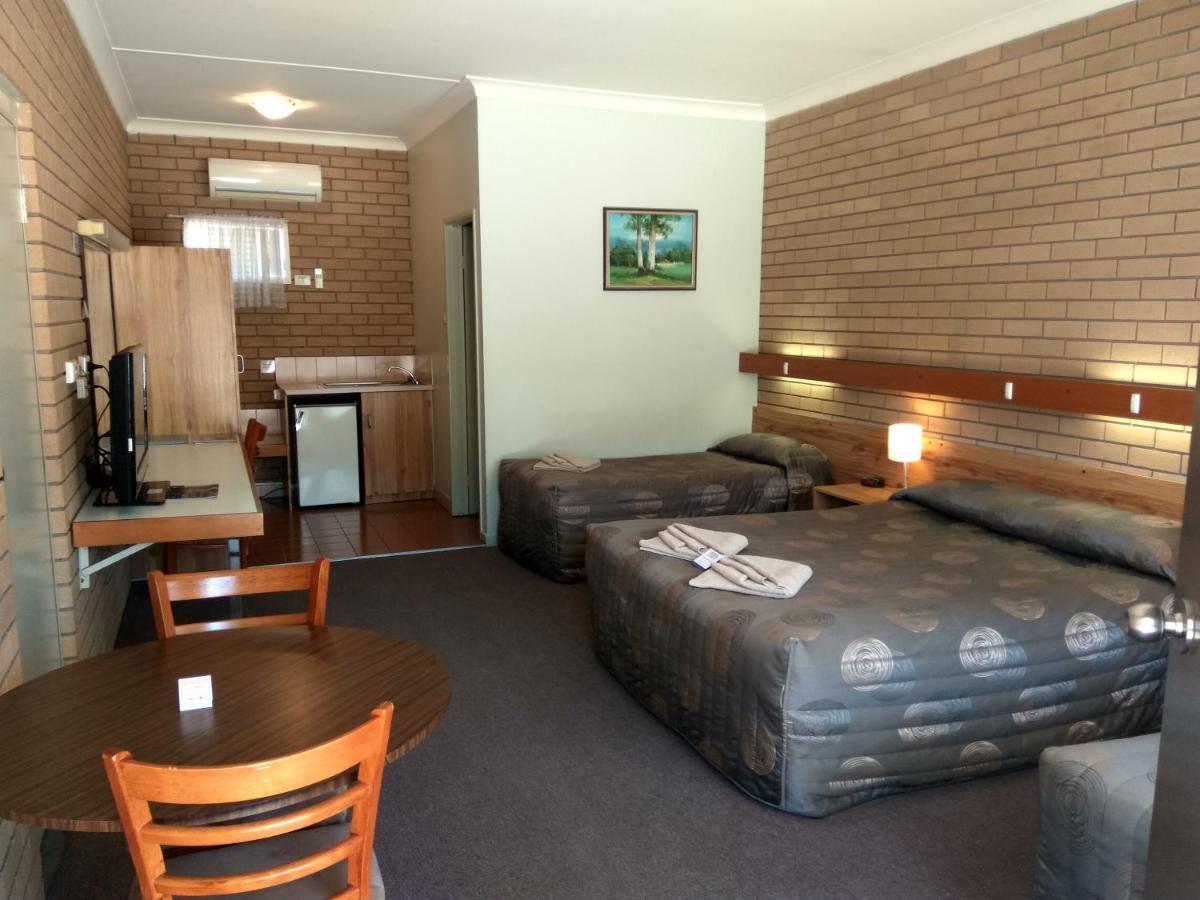 Holbrook Town Centre Motor Inn מראה חיצוני תמונה