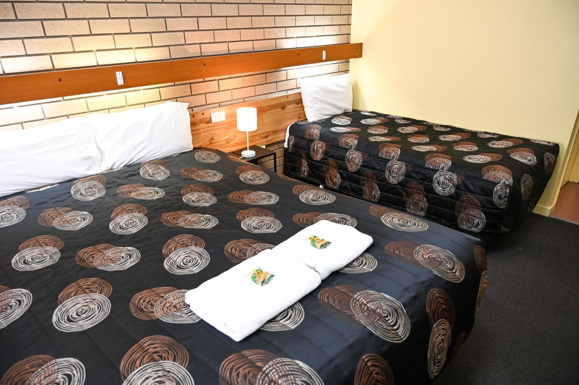 Holbrook Town Centre Motor Inn מראה חיצוני תמונה