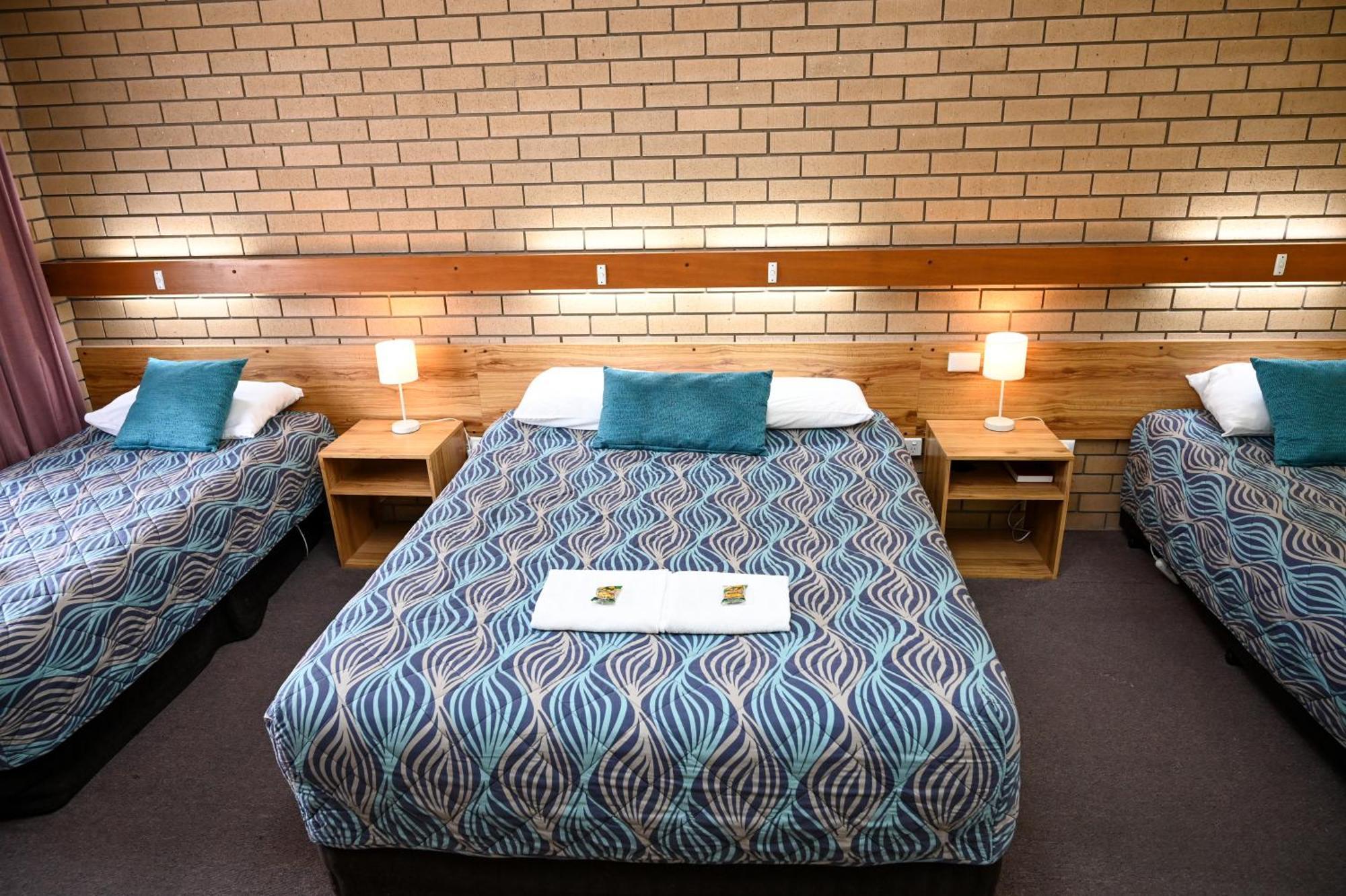 Holbrook Town Centre Motor Inn מראה חיצוני תמונה
