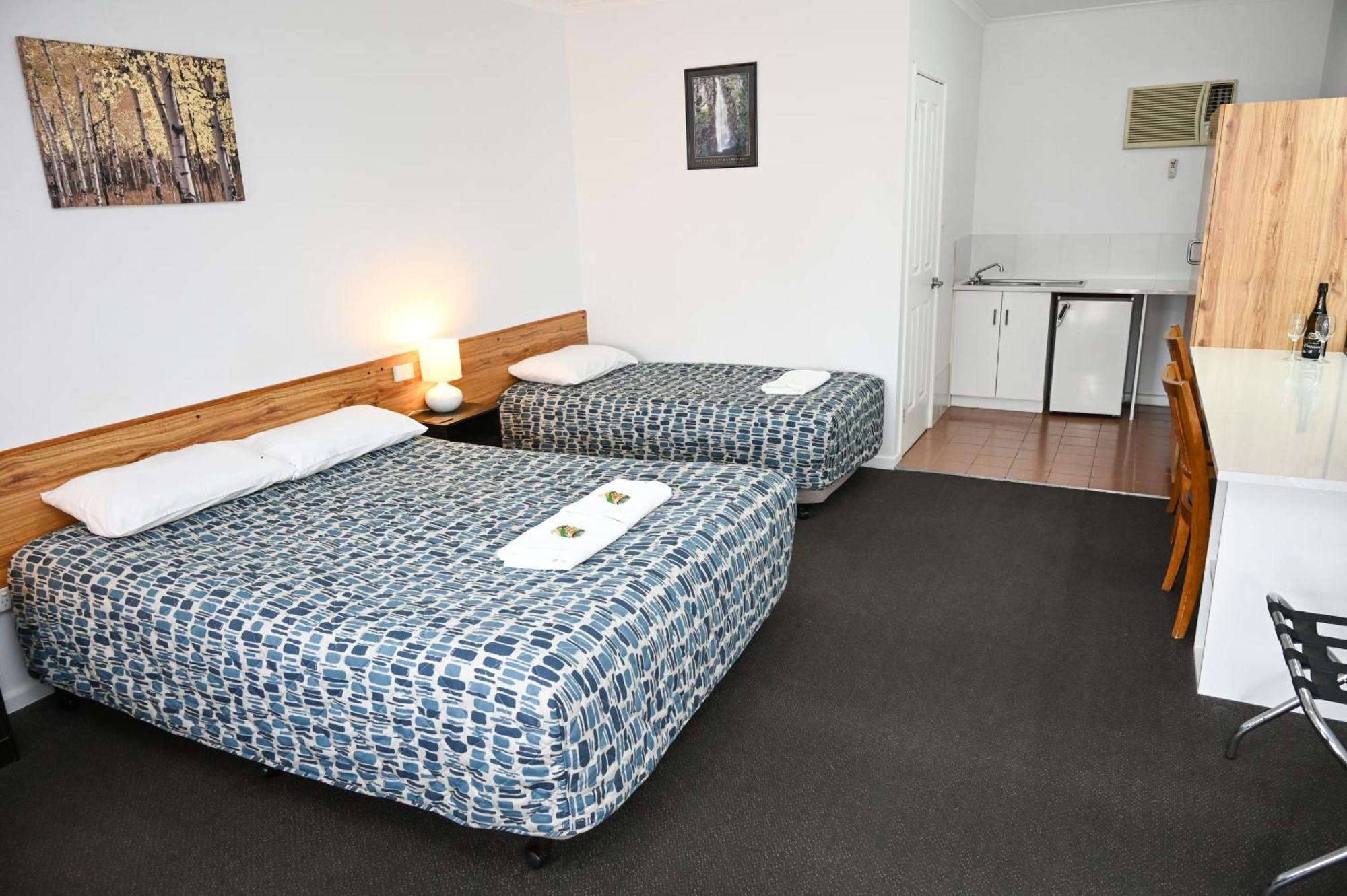 Holbrook Town Centre Motor Inn מראה חיצוני תמונה