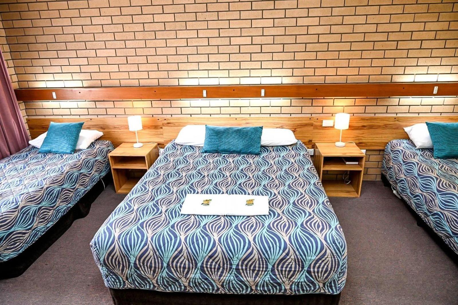 Holbrook Town Centre Motor Inn מראה חיצוני תמונה