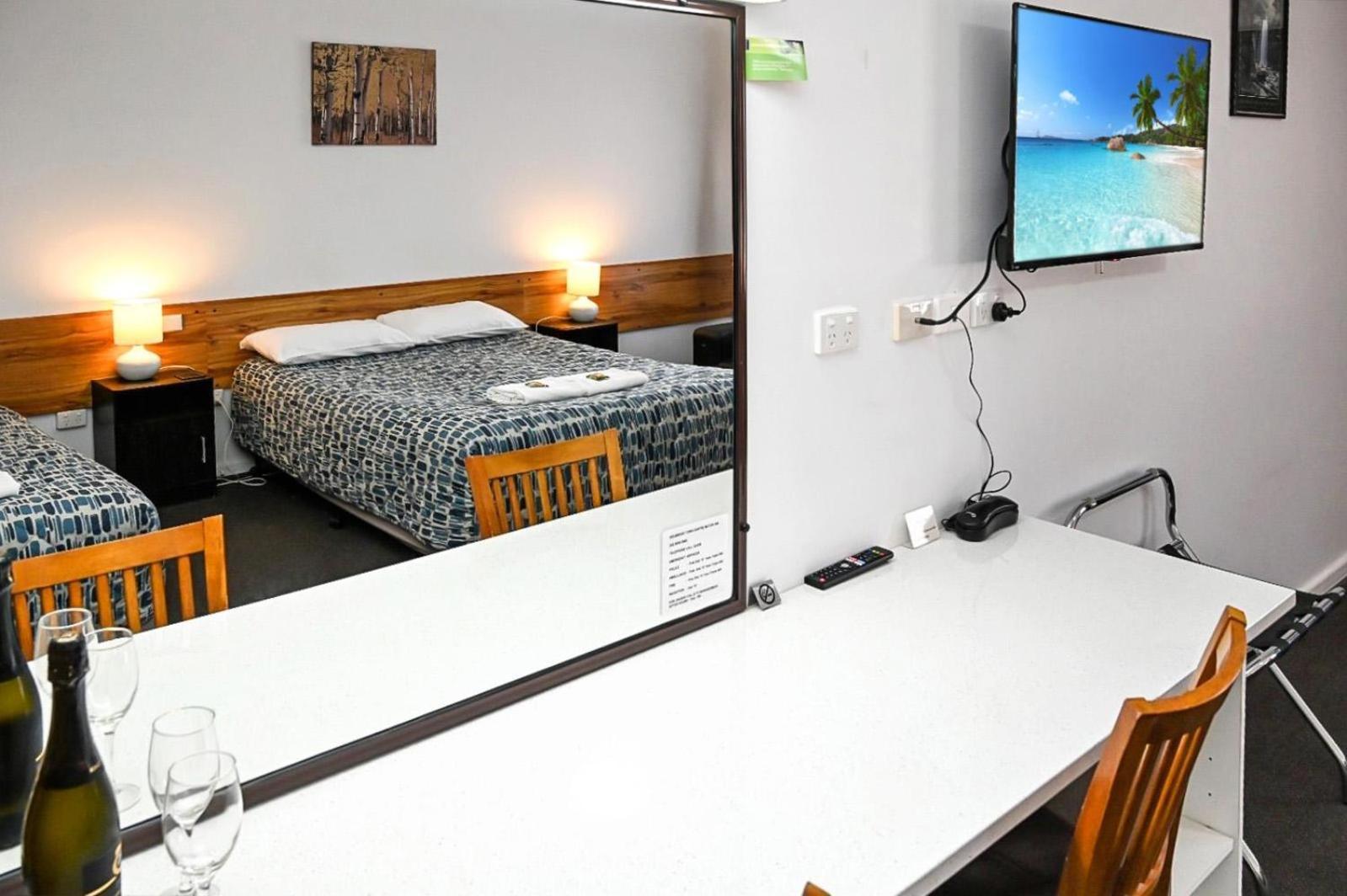 Holbrook Town Centre Motor Inn מראה חיצוני תמונה