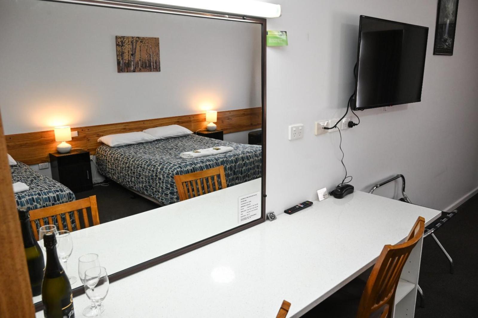 Holbrook Town Centre Motor Inn מראה חיצוני תמונה
