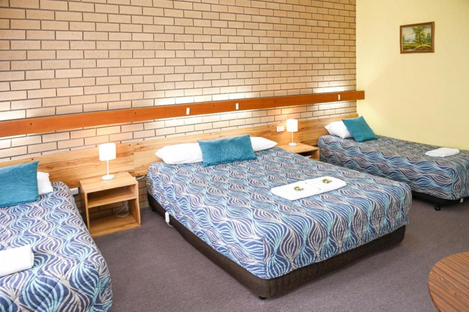 Holbrook Town Centre Motor Inn מראה חיצוני תמונה