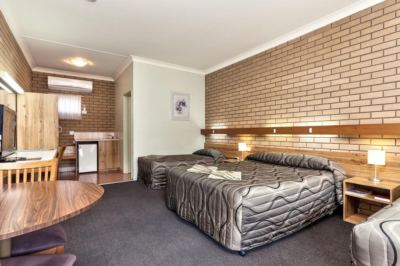Holbrook Town Centre Motor Inn מראה חיצוני תמונה