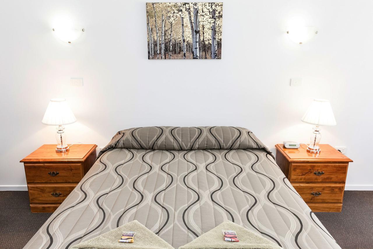 Holbrook Town Centre Motor Inn מראה חיצוני תמונה