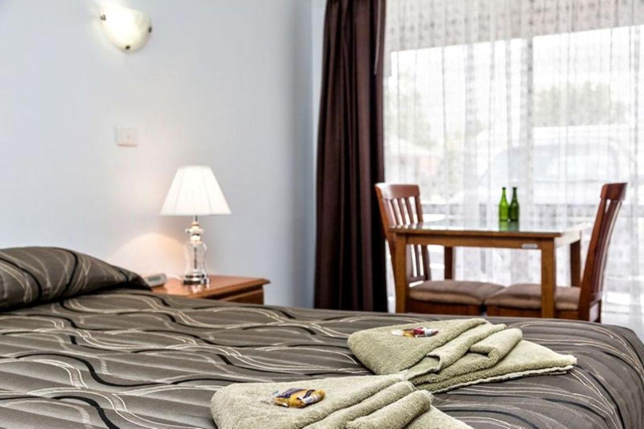 Holbrook Town Centre Motor Inn מראה חיצוני תמונה